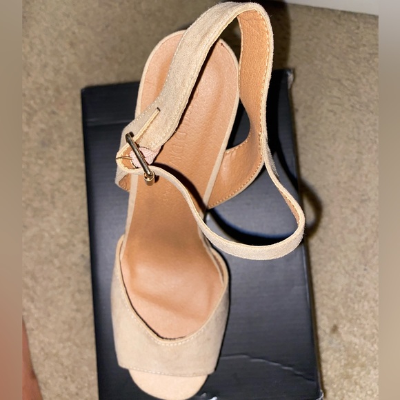 heels - Picture 6 of 11